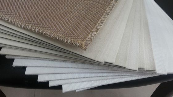 Isolations-Laminate aus PVC-Karten mit Wollfilz-Schichten und schwarzem Siliziumgummi