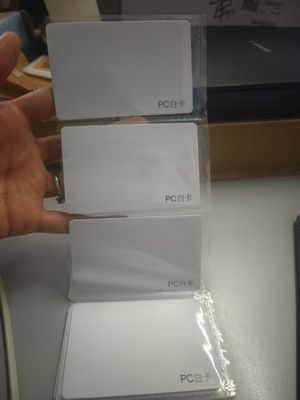 Feuchtigkeitsbeständige, laminierte Polycarbonatplatte ohne Klebeschicht auf beiden Seiten für die Oberfläche