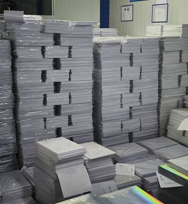 Weißes Tintenstrahl-PVC-Blatt mit starker Schälfestigkeit für hochauflösende Bilder und benutzerdefinierte Größen