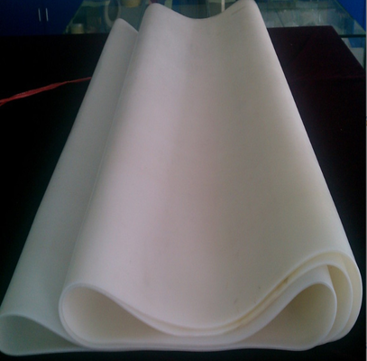 Hohe Reißbeständigkeit Silicone Gummi Pad Hohe elastische und hochtemperaturbeständige Puffer Pad für Vakuum-Saugfilmmaschine