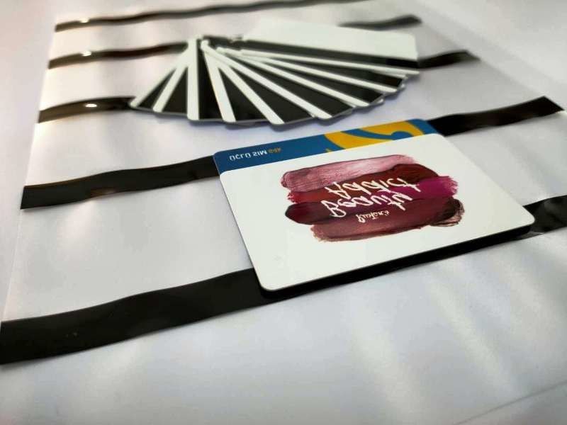 Magnetstreifen schwarze des Farbmagnetstreifen-überzogener Film-Hallo-Co für PVC-Karten-Laminierung